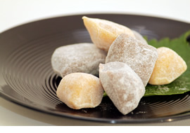 山の香り（和菓子）の写真